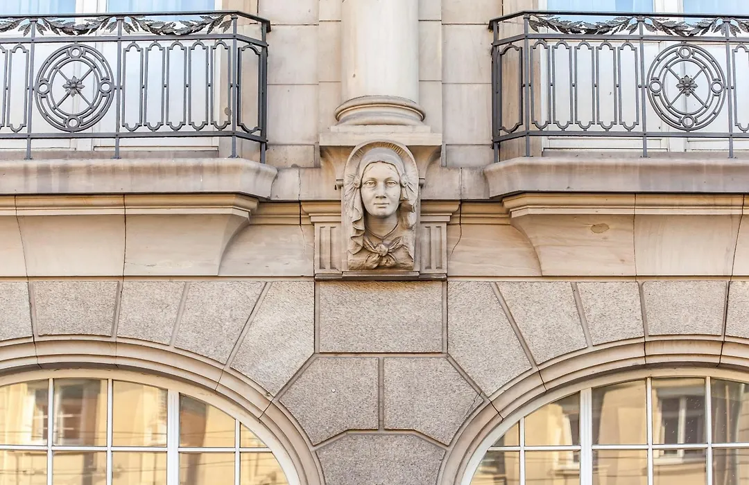Hotel Monopol - Central Station-1